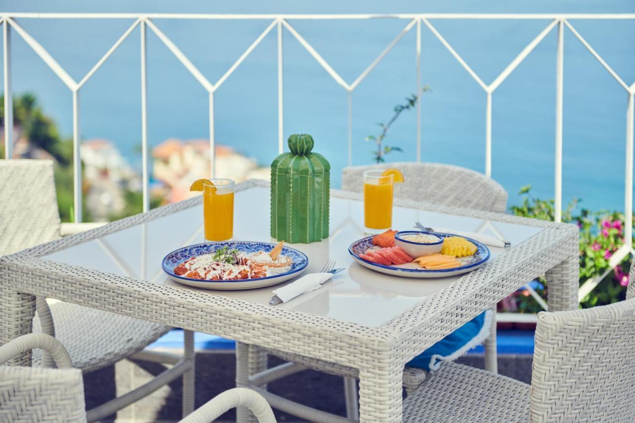 Hotel Luxury Patio Azul (Adults Only) Пуерто Валярта Екстериор снимка A typical breakfast