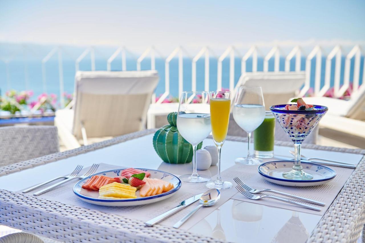Hotel Luxury Patio Azul (Adults Only) Пуерто Валярта Екстериор снимка A table set for breakfast